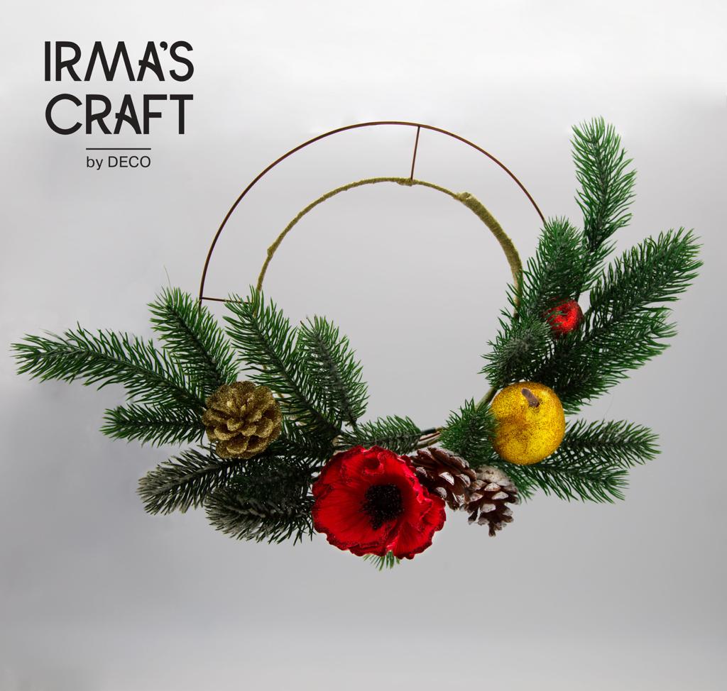 Christmas wreath with gold pinecones and flowers